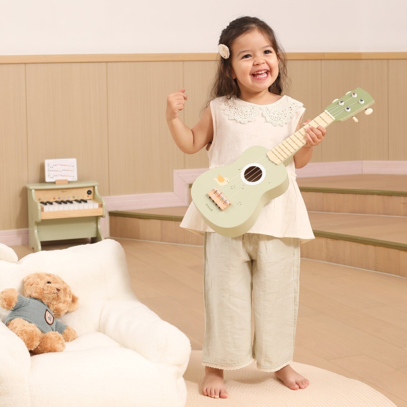 Viga medinė ukulelė gitara vaikams, žalia su natomis 5 Viga medinė ukulelė gitara vaikams, žalia su natomis 5