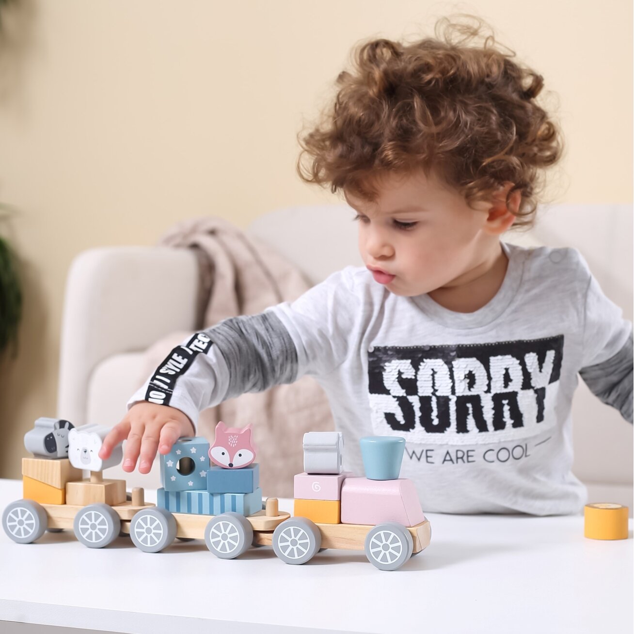 VIGA PolarB medinis traukinukas su vagonėliais ir gyvūnėliais dėliojimui Montessori 1