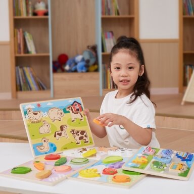 VIGA medinė Montessori dėlionė 2in1 daržovių figūrėlės
