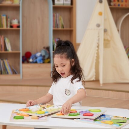 VIGA medinė Montessori dėlionė 2in1 daržovių figūrėlės 2