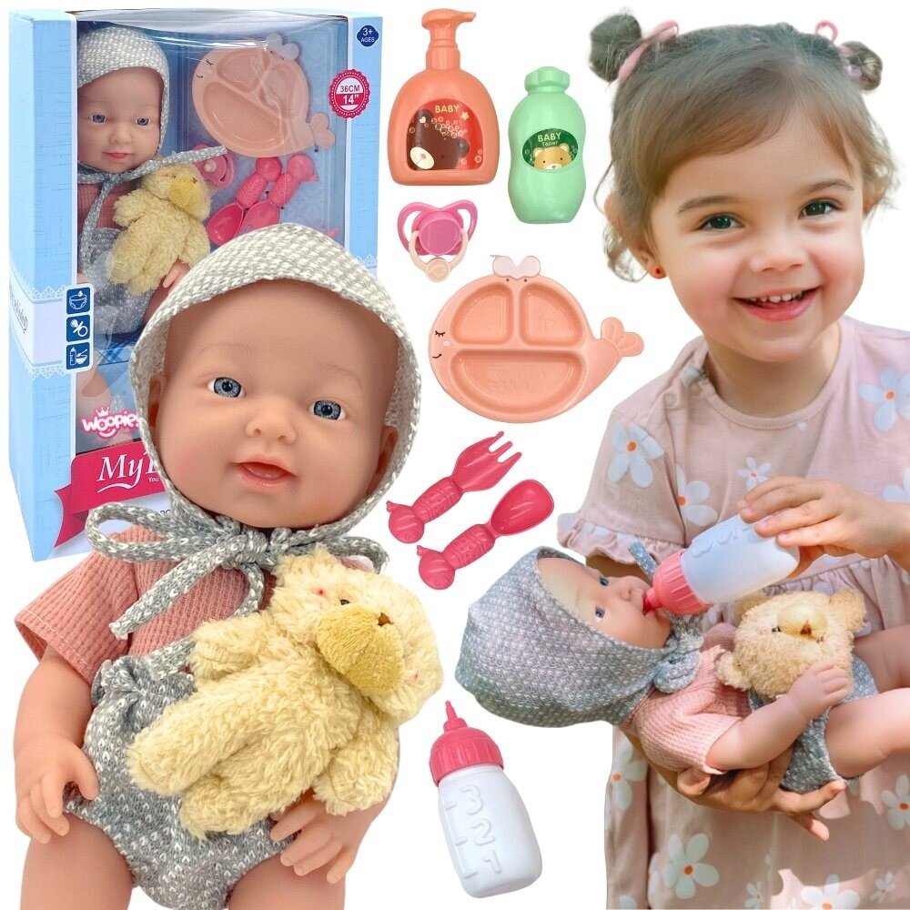 WOOPIE ROYAL kūdikio lėlė 36 cm su drabužėliais ir meškiuku, maitinimo priedai WOOPIE ROYAL kūdikio lėlė 36 cm su drabužėliais ir meškiuku, maitinimo priedai