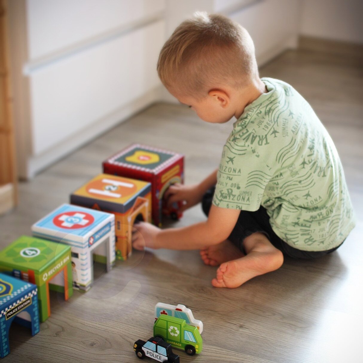 WOOPIE GREEN Dėlionė Kubeliai Miestas Transporto priemonės dėžutėse + Figūrėlės 10 vnt. 8