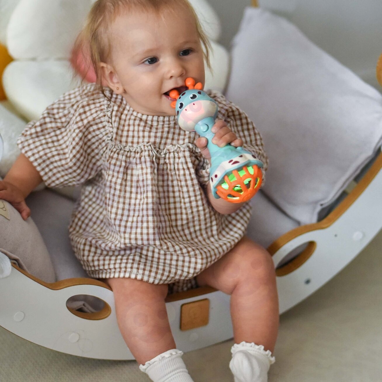 WOOPIE BABY Sensorinis žirafos barškutis, kramtukas su muzika Montessori 1 vnt. 2 WOOPIE BABY Sensorinis žirafos barškutis, kramtukas su muzika Montessori 1 vnt. 2