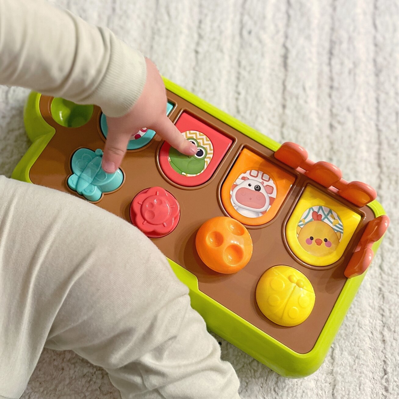 WOOPIE BABY edukacinis žaislas Iššokantys gyvūnėliai Linksmas ūkis POP-UP 4