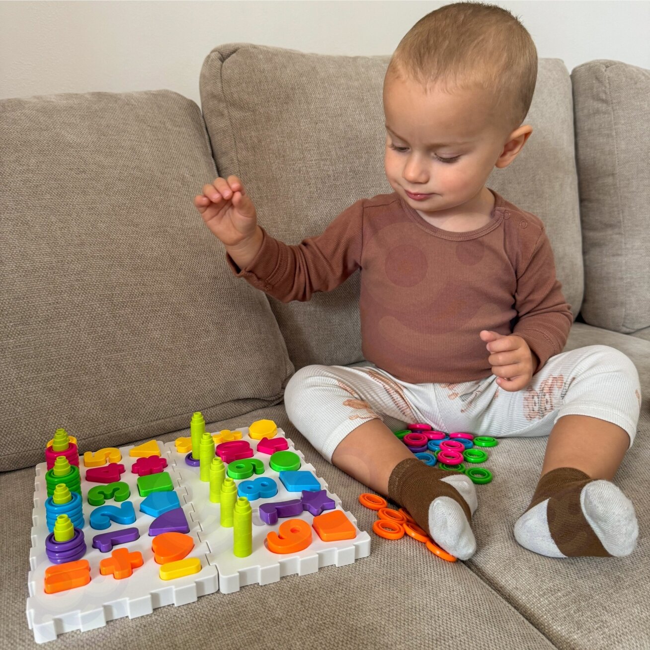WOOPIE Montessori dėliojimo žaislas – rūšiuoklis, smegenų treniruotė, raidės, skaičiai 139 el. 1 WOOPIE Montessori dėliojimo žaislas – rūšiuoklis, smegenų treniruotė, raidės, skaičiai 139 el. 1
