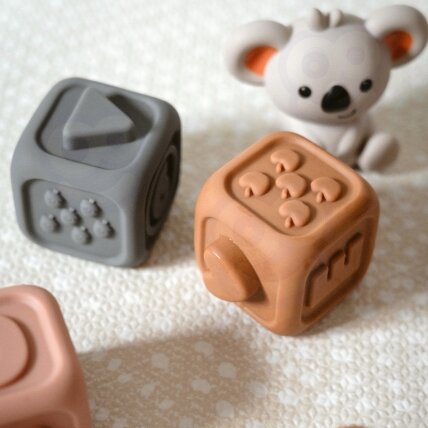 WOOPIE BABY Edukacinis rinkinys Piramidė Sensorinės kaladėlės 2in1 Kramtukas Skaičiai 5