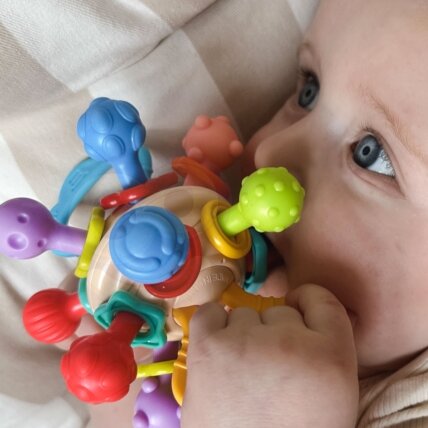 WOOPIE BABY Minkštas barškutis 2in1 kramtukas sensorinis žaislas kūdikiams 0m+ 2 WOOPIE BABY Minkštas barškutis 2in1 kramtukas sensorinis žaislas kūdikiams 0m+ 2