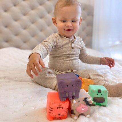 WOOPIE BABY sensoriniai kaladėliai „Gyvūnėliai“ – spaudžiama dėlionė + garsas, 6 el. 2 WOOPIE BABY sensoriniai kaladėliai „Gyvūnėliai“ – spaudžiama dėlionė + garsas, 6 el. 2