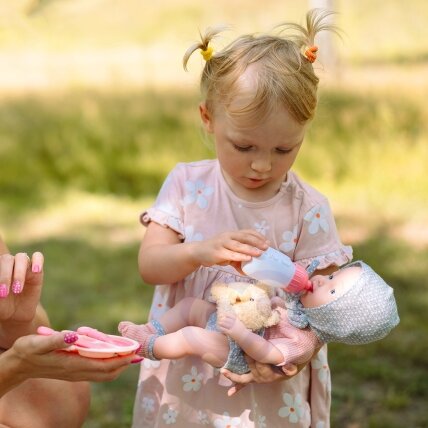 WOOPIE ROYAL kūdikio lėlė 36 cm su drabužėliais ir meškiuku, maitinimo priedai 8