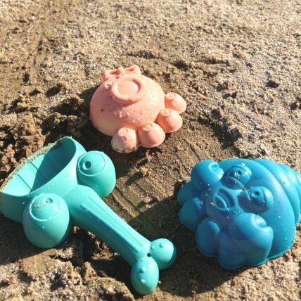 WOOPIE Smėlio rinkinys 3in1 Lagaminas Karvytė Vandens staliukas 2 WOOPIE Smėlio rinkinys 3in1 Lagaminas Karvytė Vandens staliukas 2